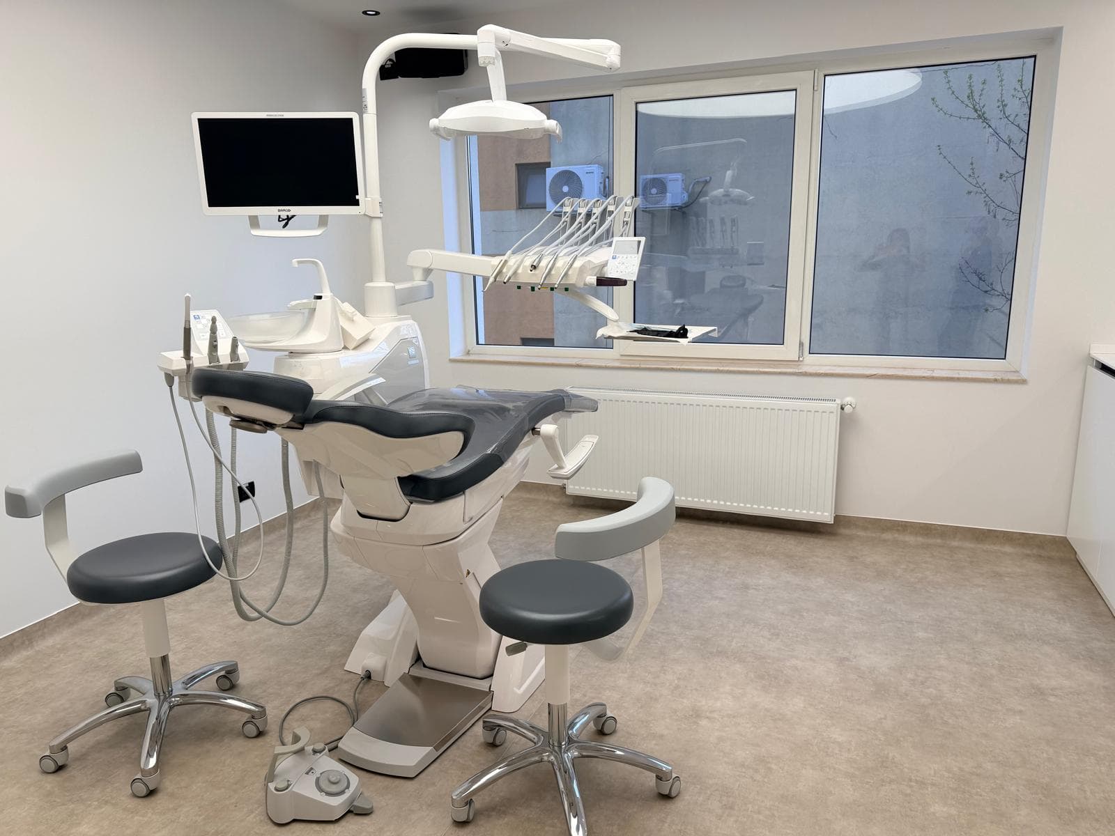 clinique dentaire Roumanie équipement moderne implants